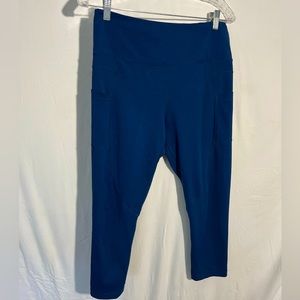 ZYIA Navy Capri Length legging with POCKETS 😎